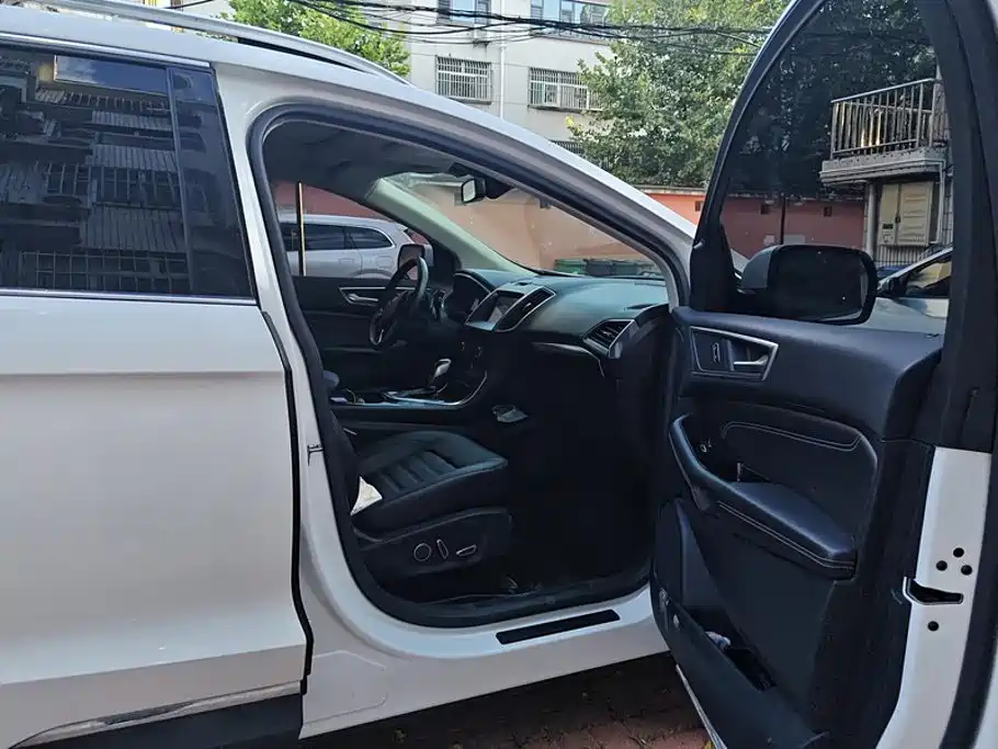 Ford Edge — миниатюра 8
