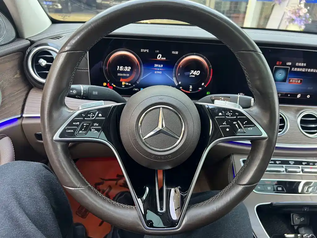 Mercedes-Benz E-Class — миниатюра 11