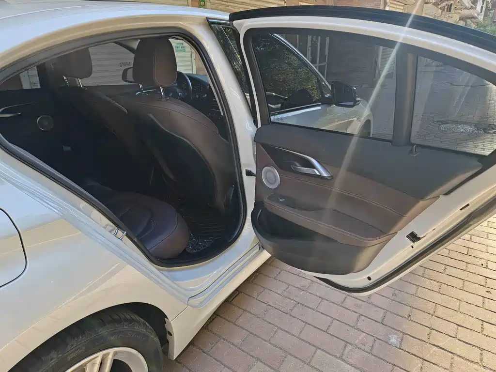 BMW 1 Series 2023 — фото 15