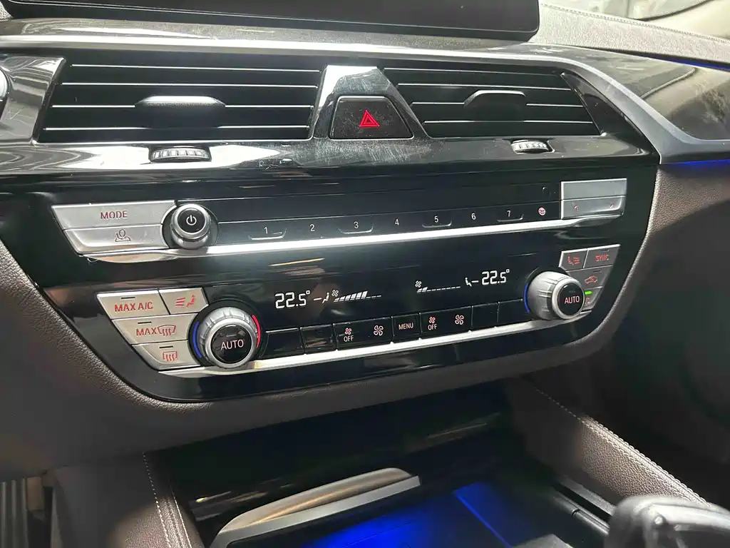 BMW 5 Series — миниатюра 17