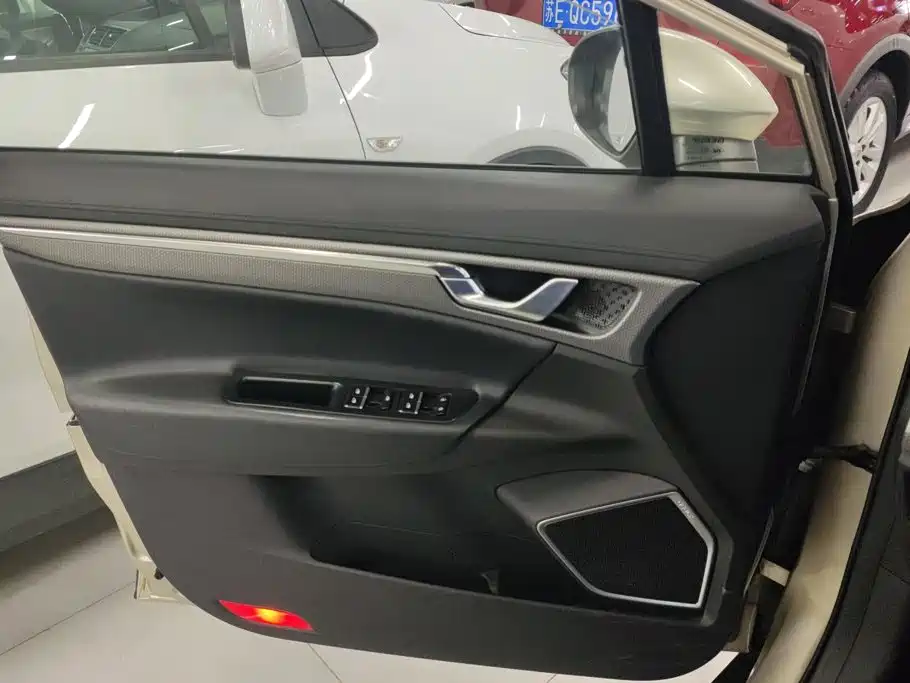 Geely Emgrand GS — миниатюра 7