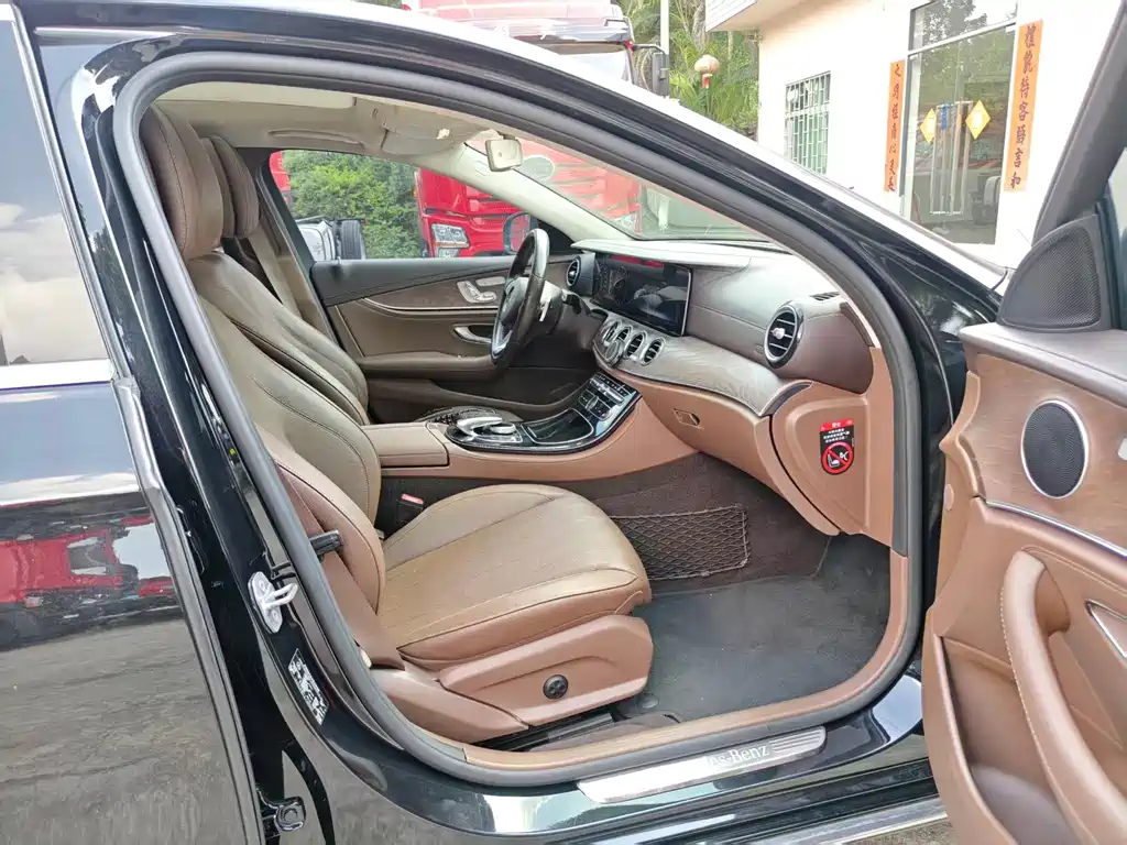 Mercedes-Benz E-Class — миниатюра 5
