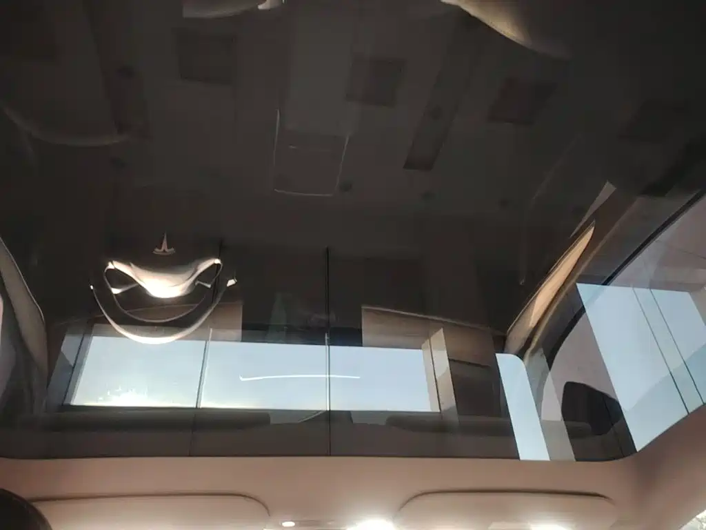 Tesla Model Y — миниатюра 18