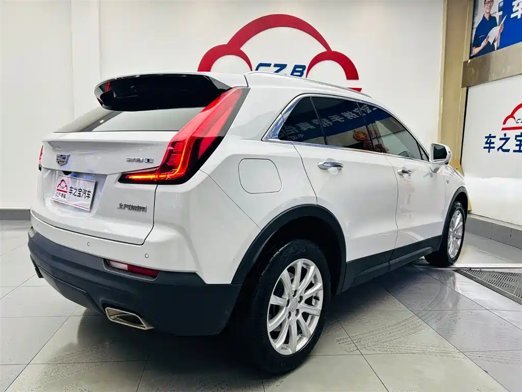 CADILLAC XT4