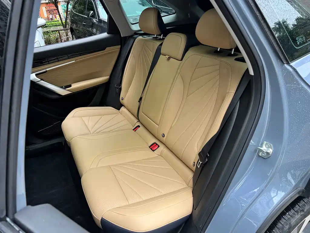 Geely Boyue L — миниатюра 9
