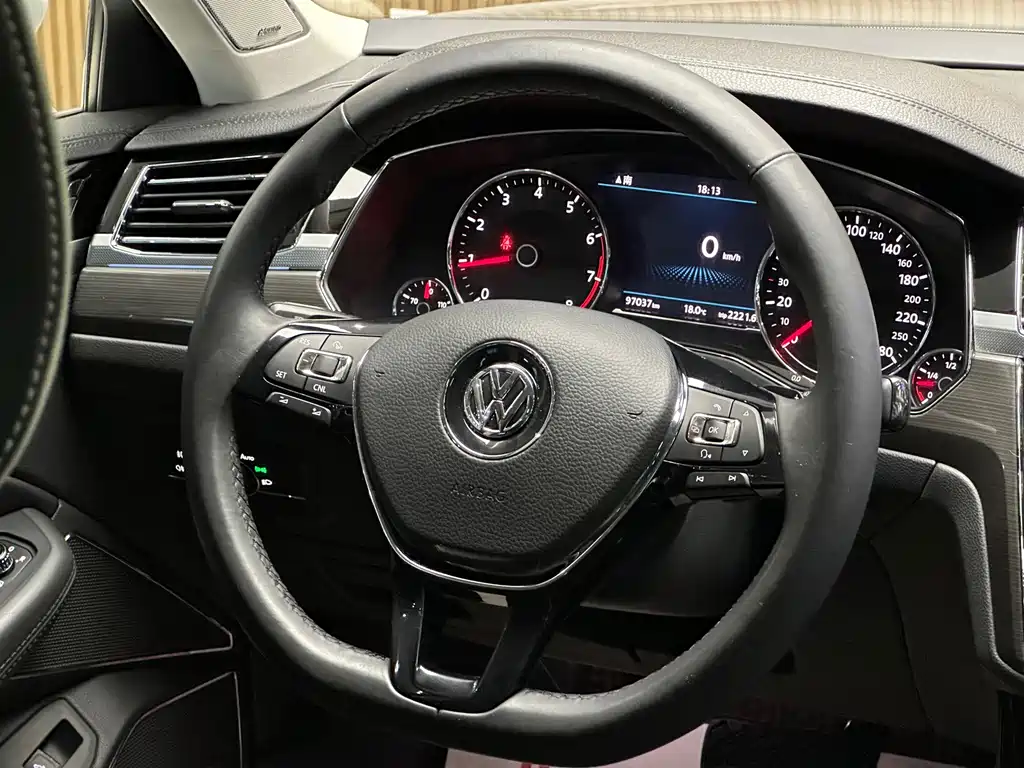 Volkswagen Phideon — миниатюра 11
