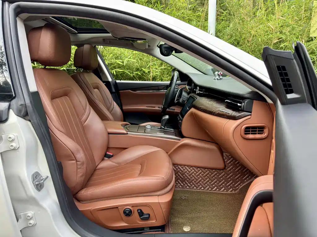 Maserati Quattroporte — миниатюра 2