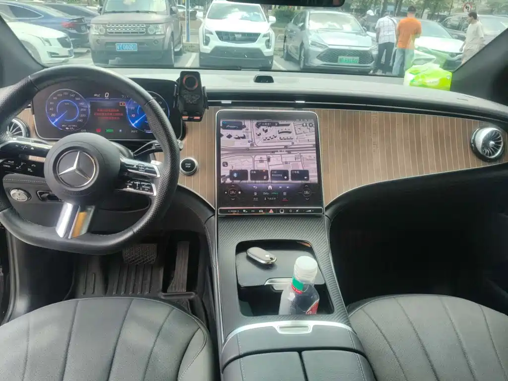 Mercedes-Benz EQE SUV — миниатюра 7
