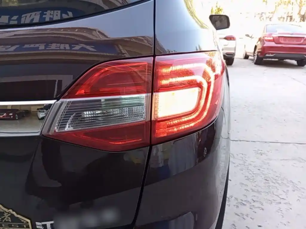 Ford Everest — миниатюра 8