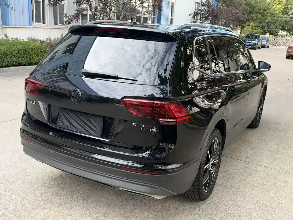 Volkswagen Tiguan L — миниатюра 12
