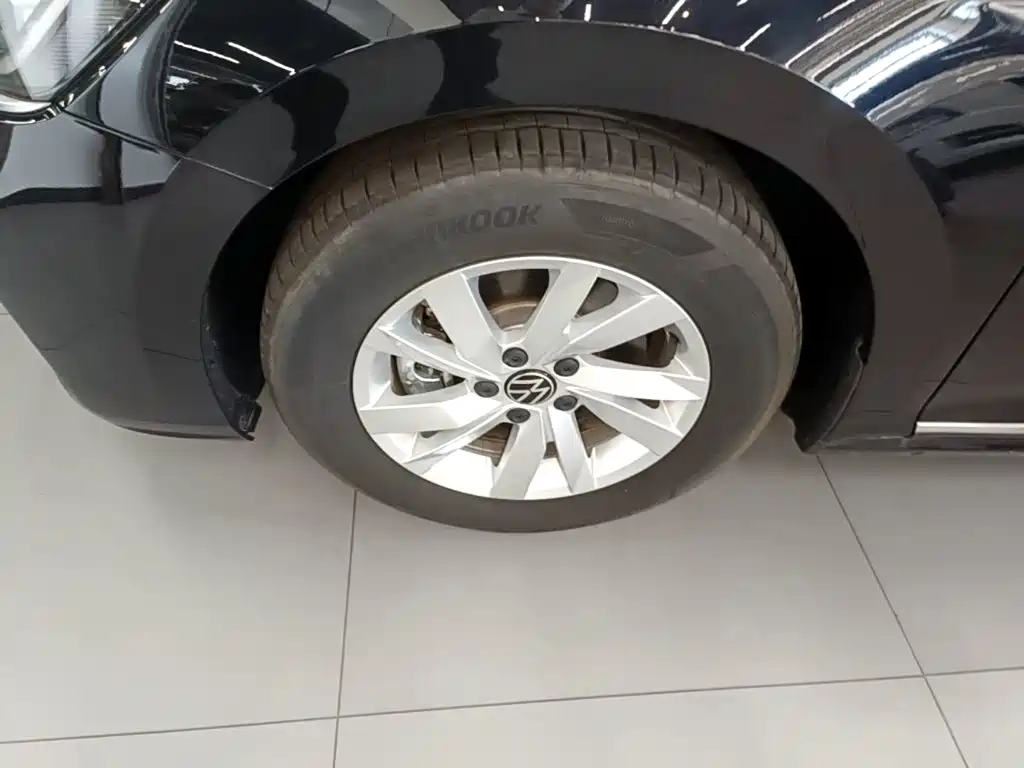 Volkswagen Passat PHEV — миниатюра 23