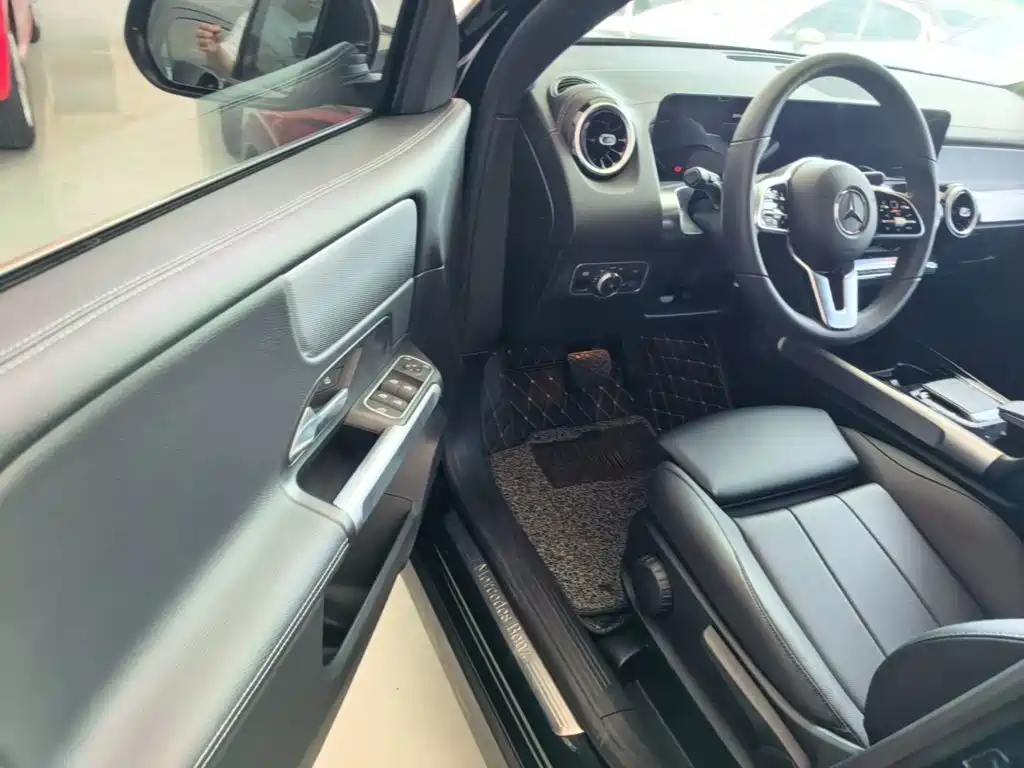 Mercedes-Benz GLB — миниатюра 16