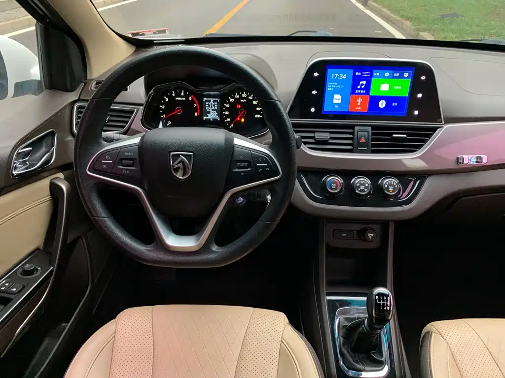 Baojun 310W — миниатюра 13