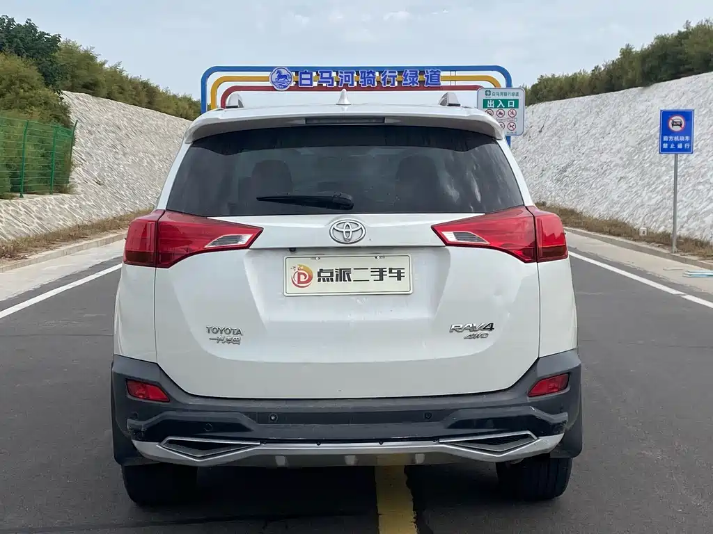 Toyota RAV4 — миниатюра 5