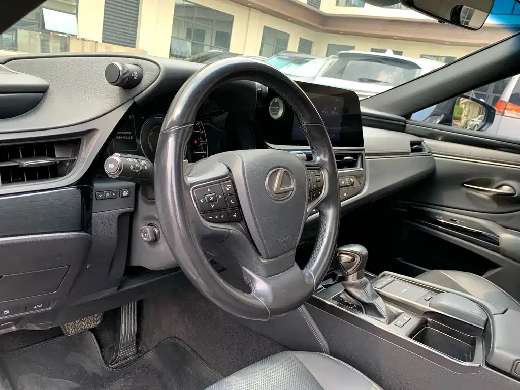Lexus ES — миниатюра 16