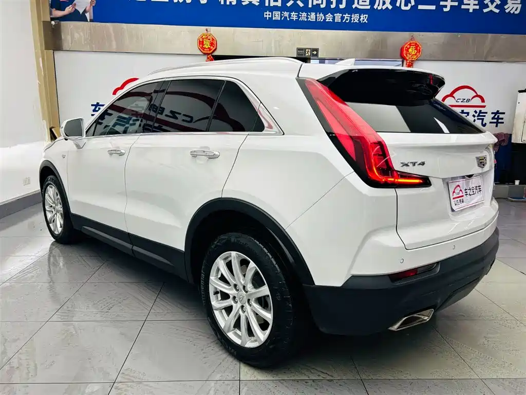 CADILLAC XT4