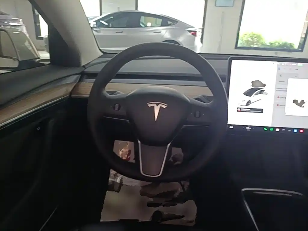 Tesla Model 3 — миниатюра 11