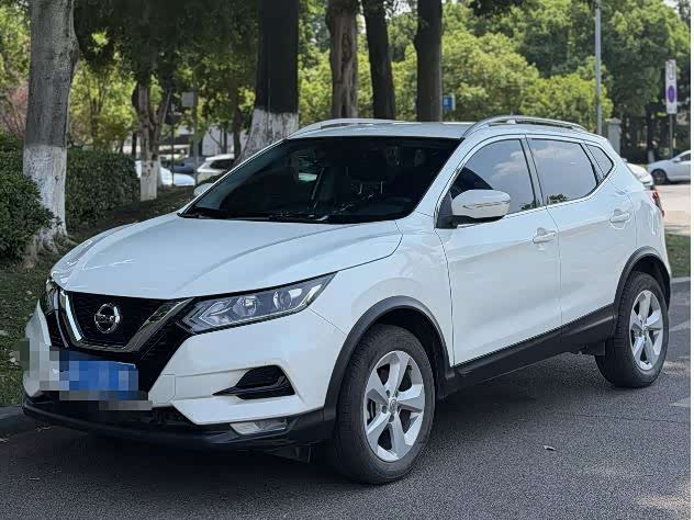 Nissan Qashqai 2.0 л 2022 г. Белый, пробег 37000 км