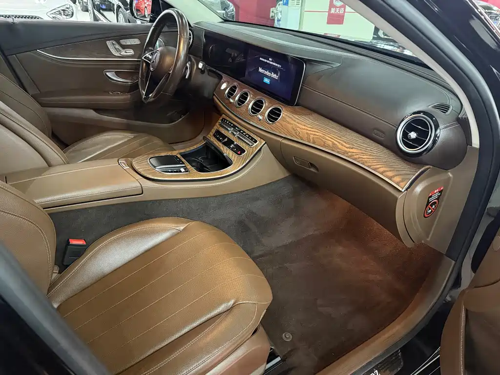 Mercedes-Benz E-Class — миниатюра 6