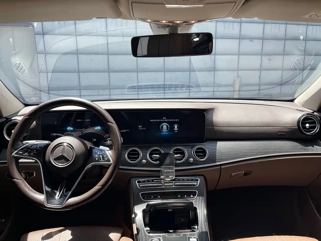 Mercedes-Benz E-Class — миниатюра 9