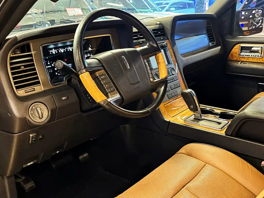 Lincoln Navigator — миниатюра 11