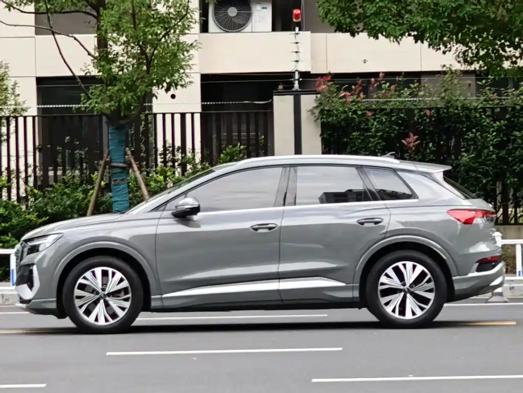 Audi Q4 e-tron 2022 — фото 13