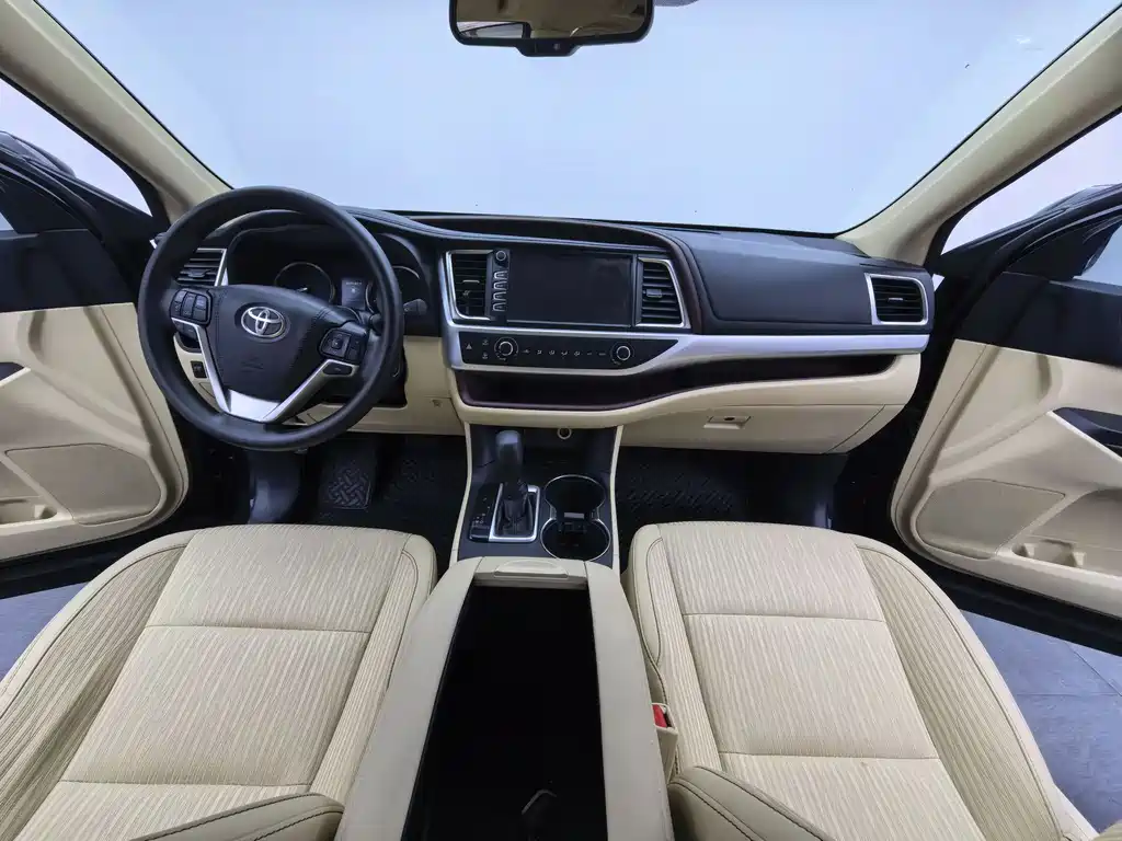 Toyota Highlander 2017 2.0T Elite 7 мест