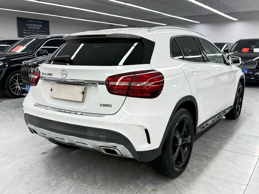 Mercedes-Benz GLA — миниатюра 6