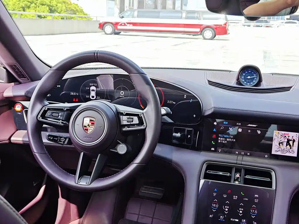 Porsche Taycan — миниатюра 10