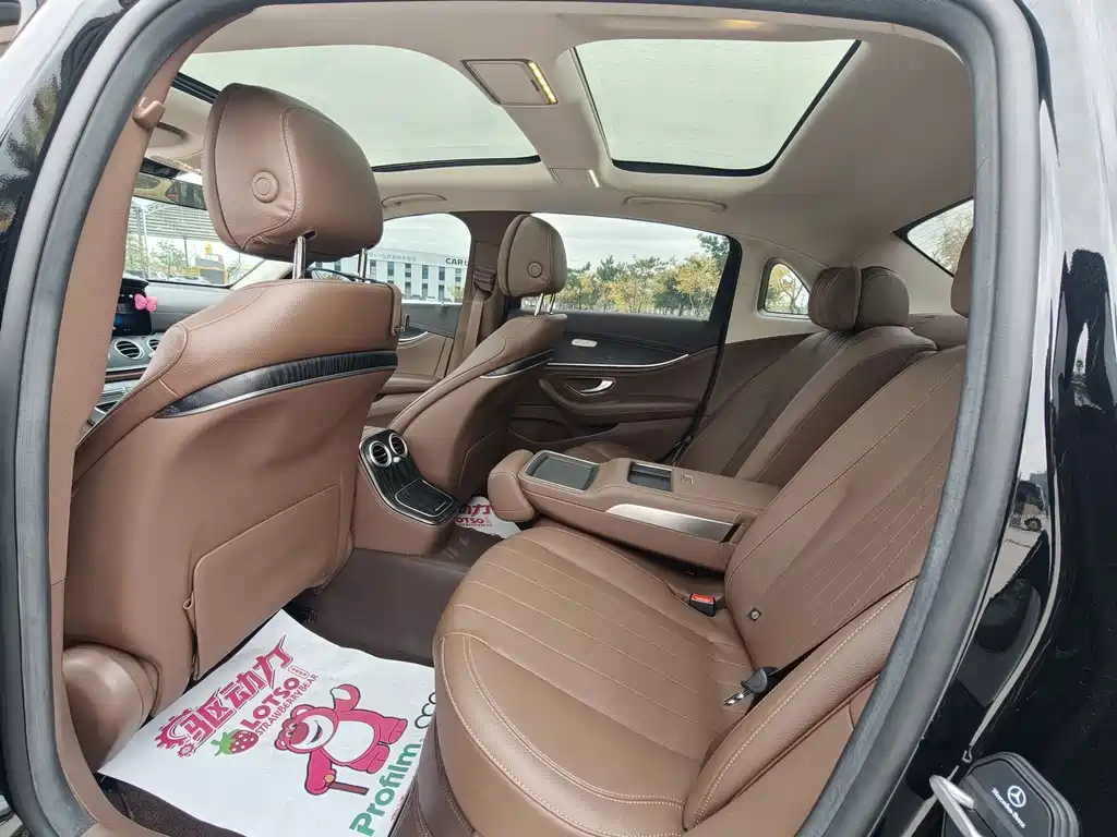 Mercedes-Benz E-Class — миниатюра 12