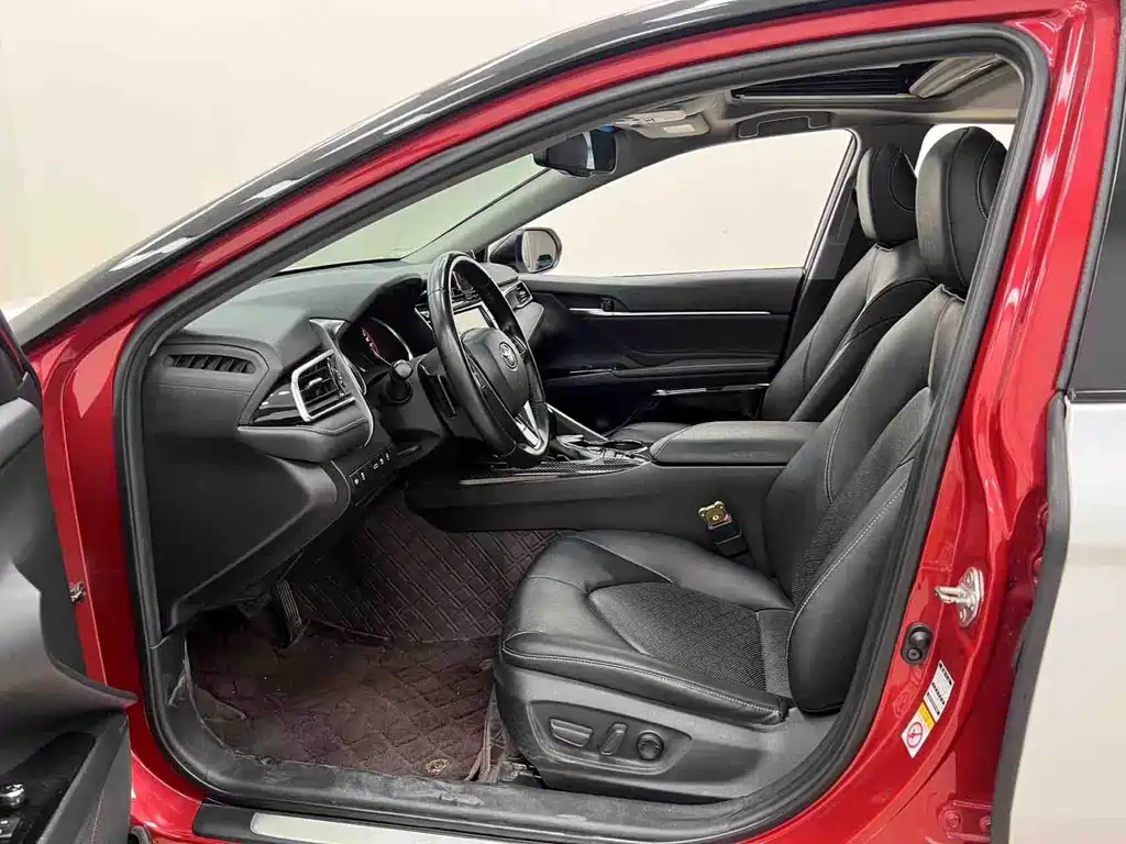 Toyota Camry — миниатюра 12