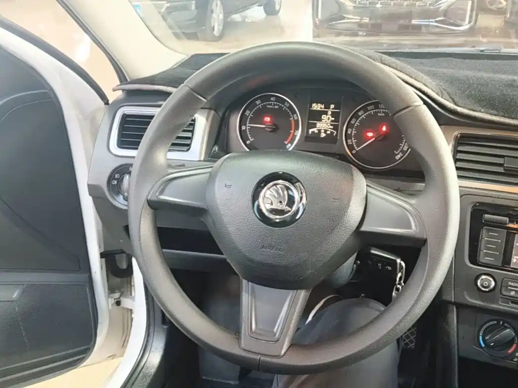 Skoda Rapid Spaceback — миниатюра 11