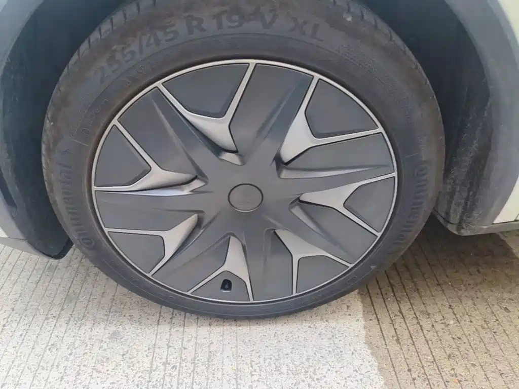 Tesla Model Y L — миниатюра 23