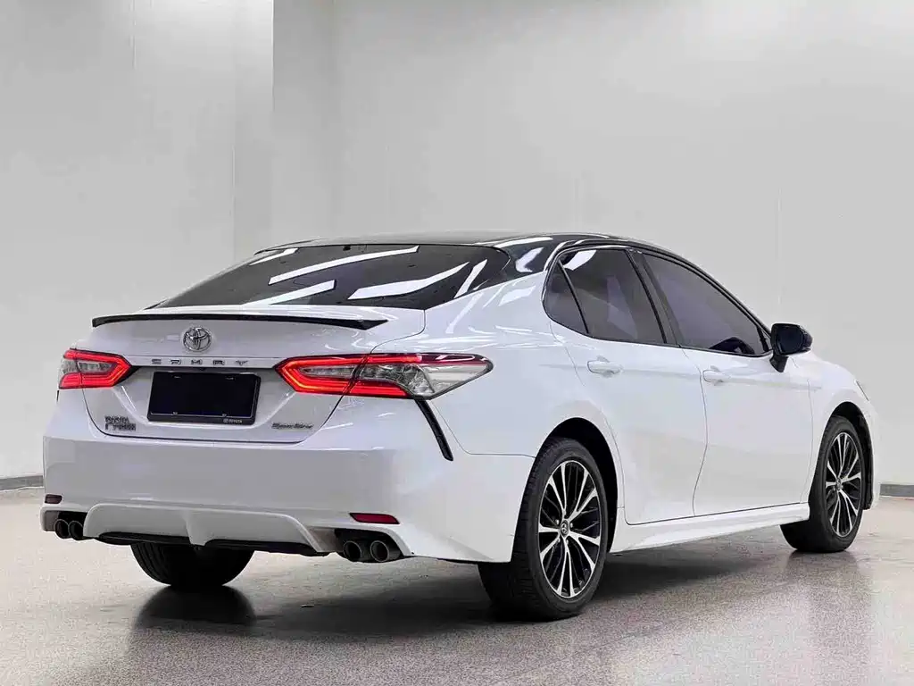 Toyota Camry — миниатюра 4
