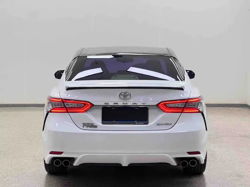 Toyota Camry — миниатюра 5