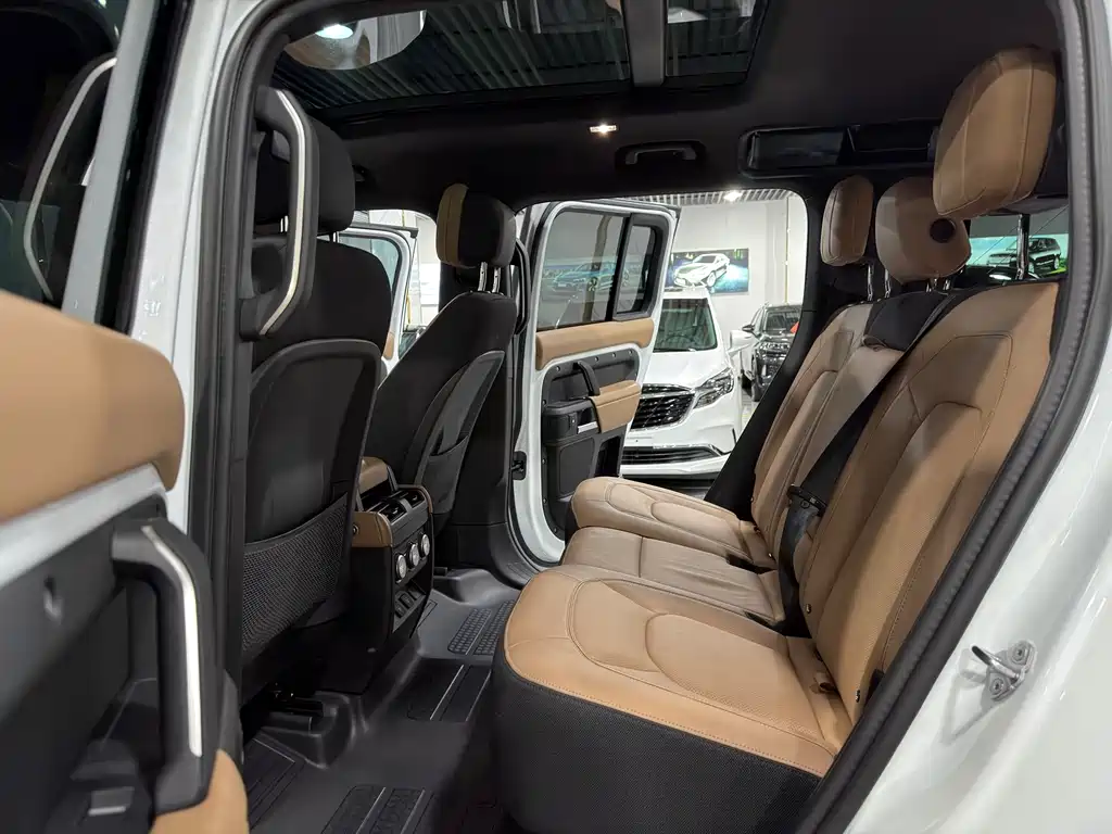 Land Rover Defender — миниатюра 6