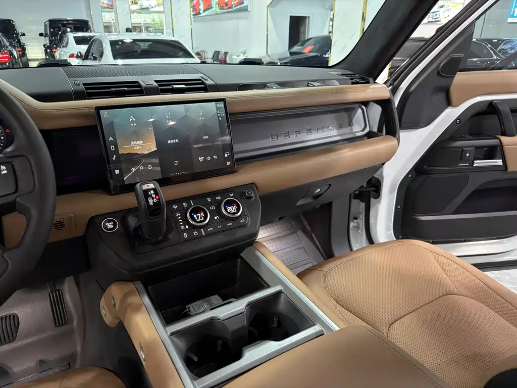 Land Rover Defender — миниатюра 9