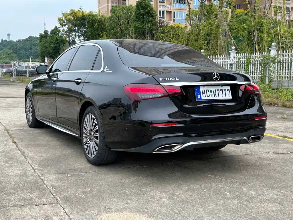 Mercedes-Benz E-Class — миниатюра 10