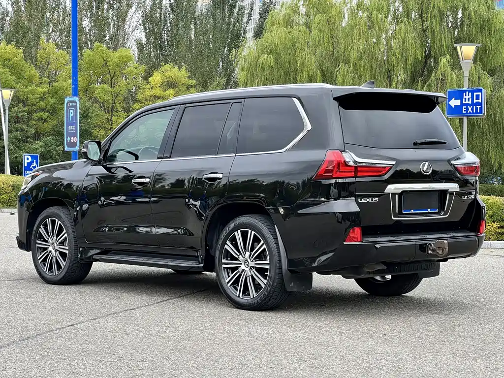 LEXUS LX