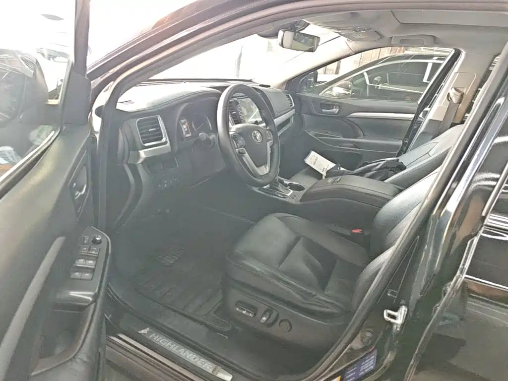 Toyota Highlander — миниатюра 16