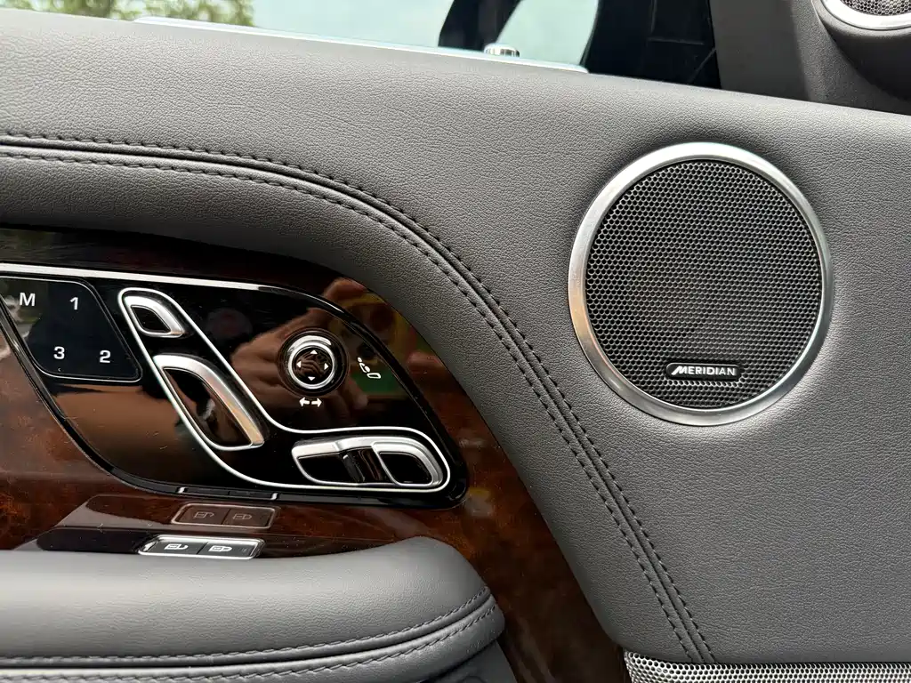 Land Rover Range Rover — миниатюра 12
