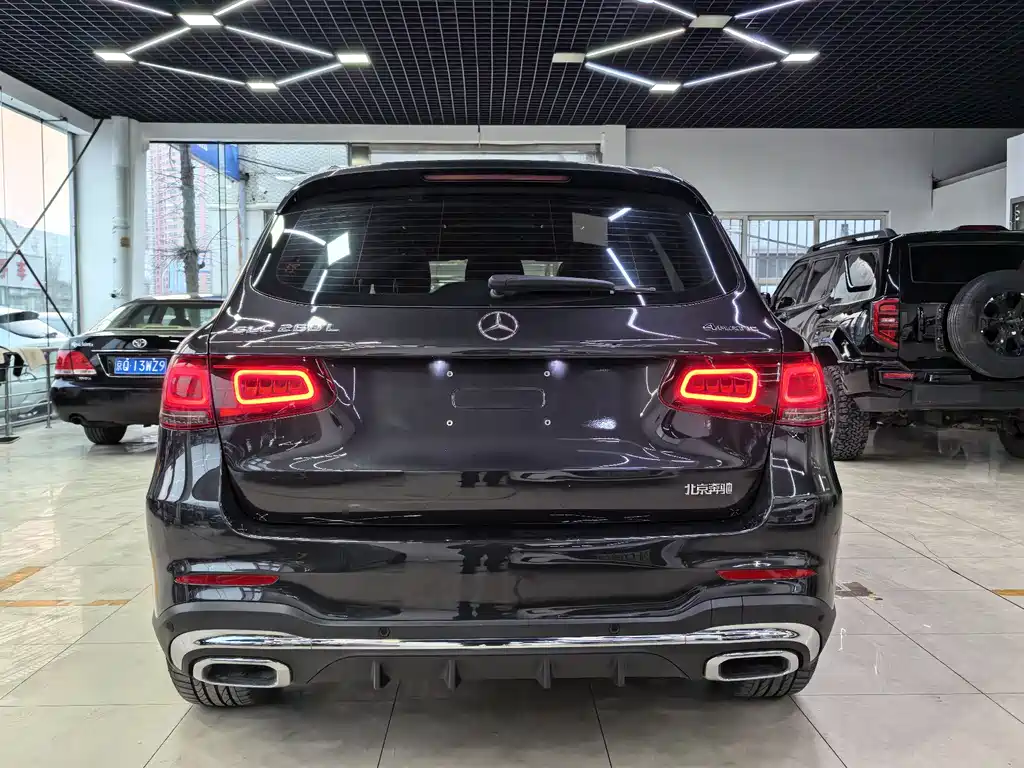 MERCEDES-BENZ GLC