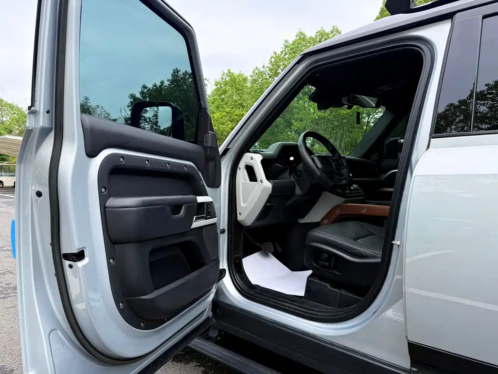 Land Rover Defender — миниатюра 28