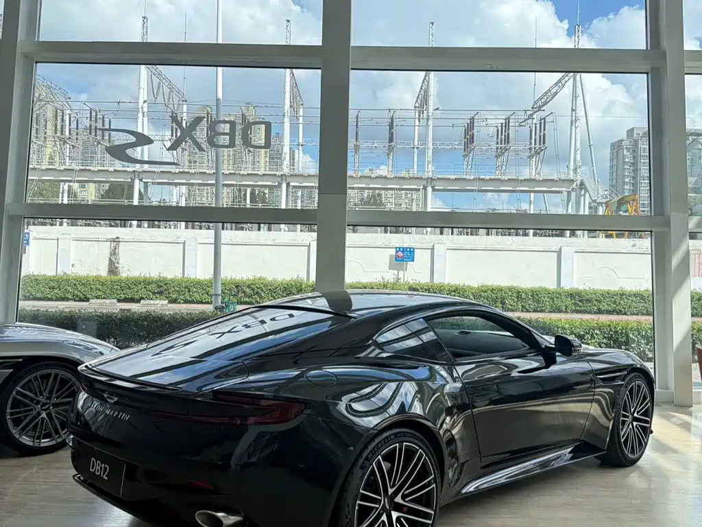 Aston Martin DB12 — миниатюра 3