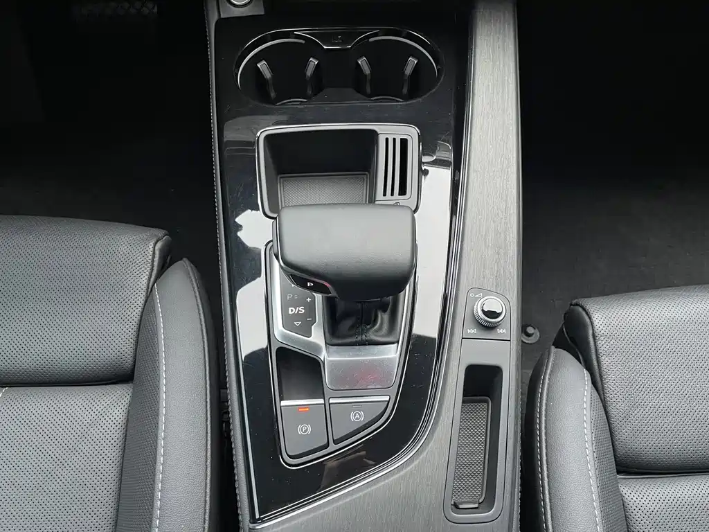 Audi A4L — миниатюра 12
