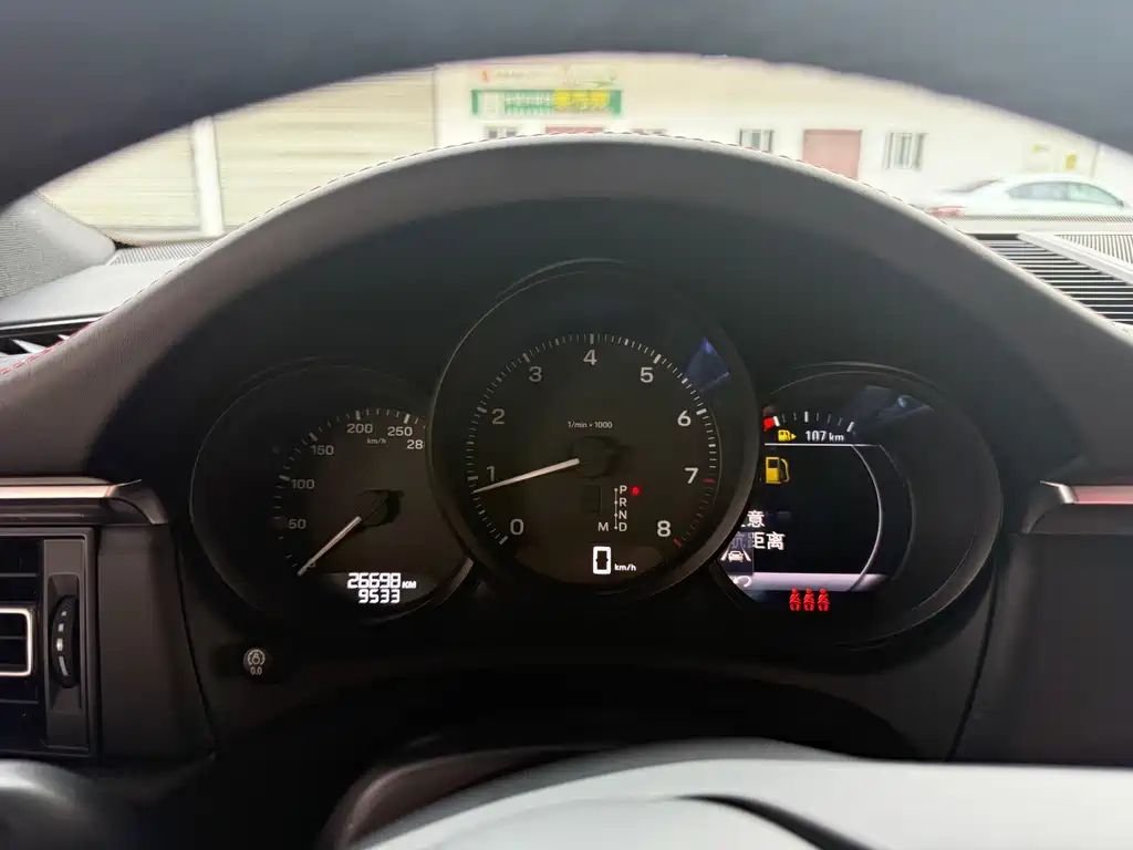 Porsche Macan — миниатюра 5