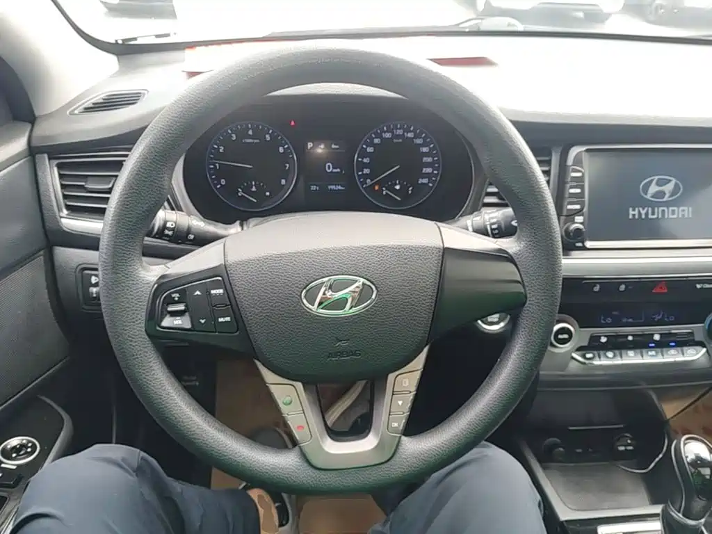 Hyundai Mistra — миниатюра 11