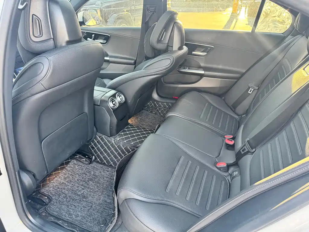 Mercedes-Benz C-Class 2023 — фото 11