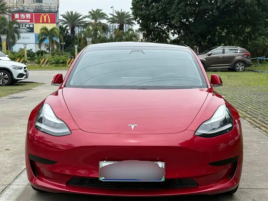 TESLA MODEL 3