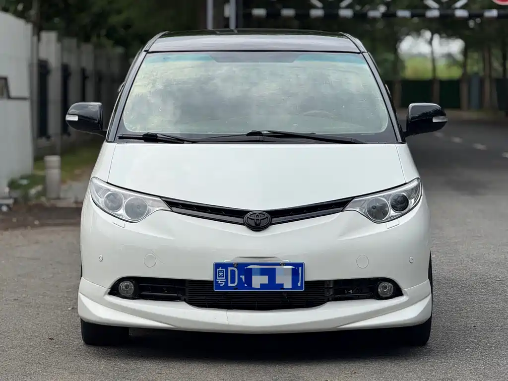 Toyota Previa — миниатюра 2